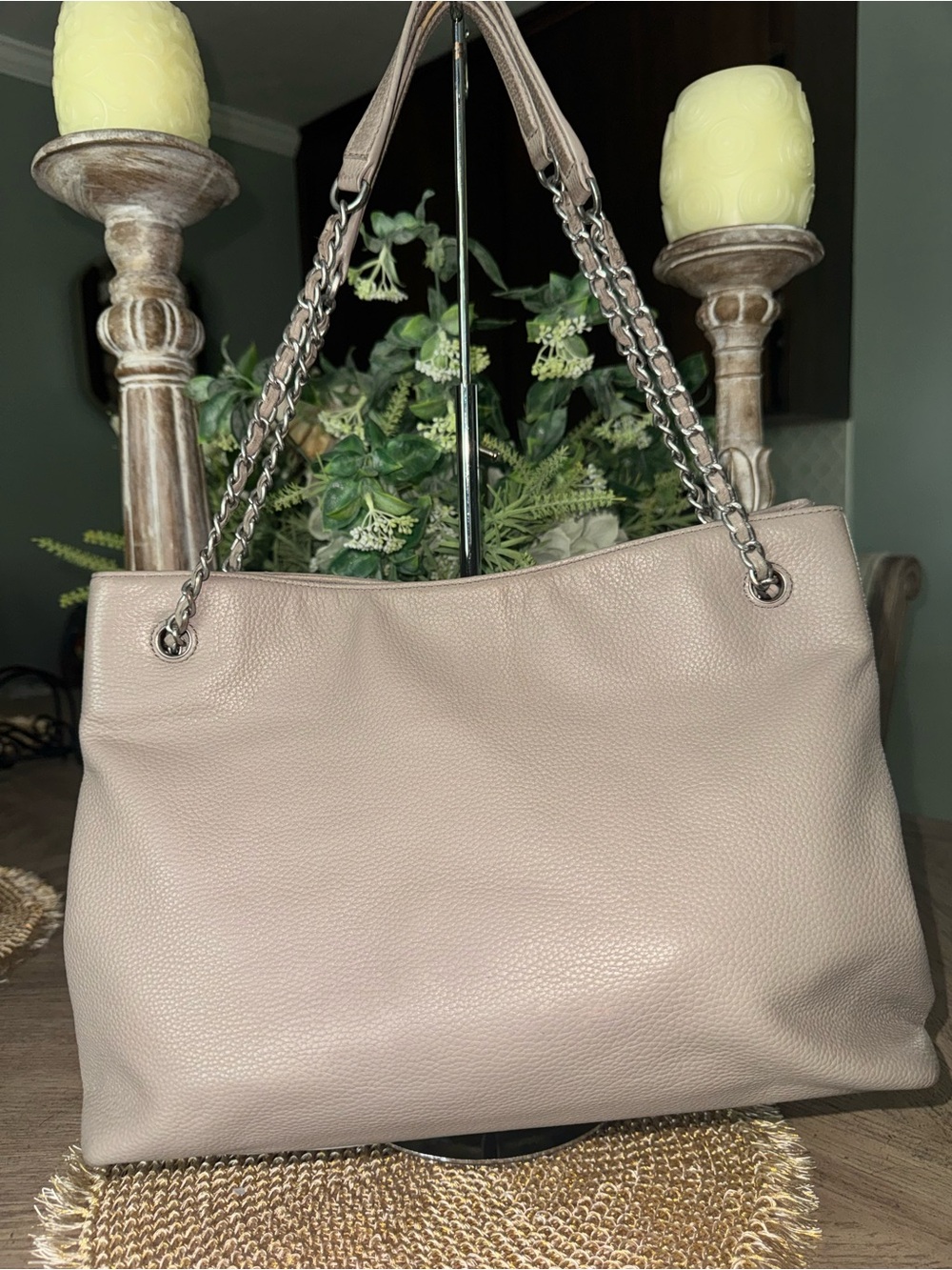 Tory Burch Taupe Pebbled Leather Chain-Handle Shoulder Bag in EUC - Picture 2 of 9